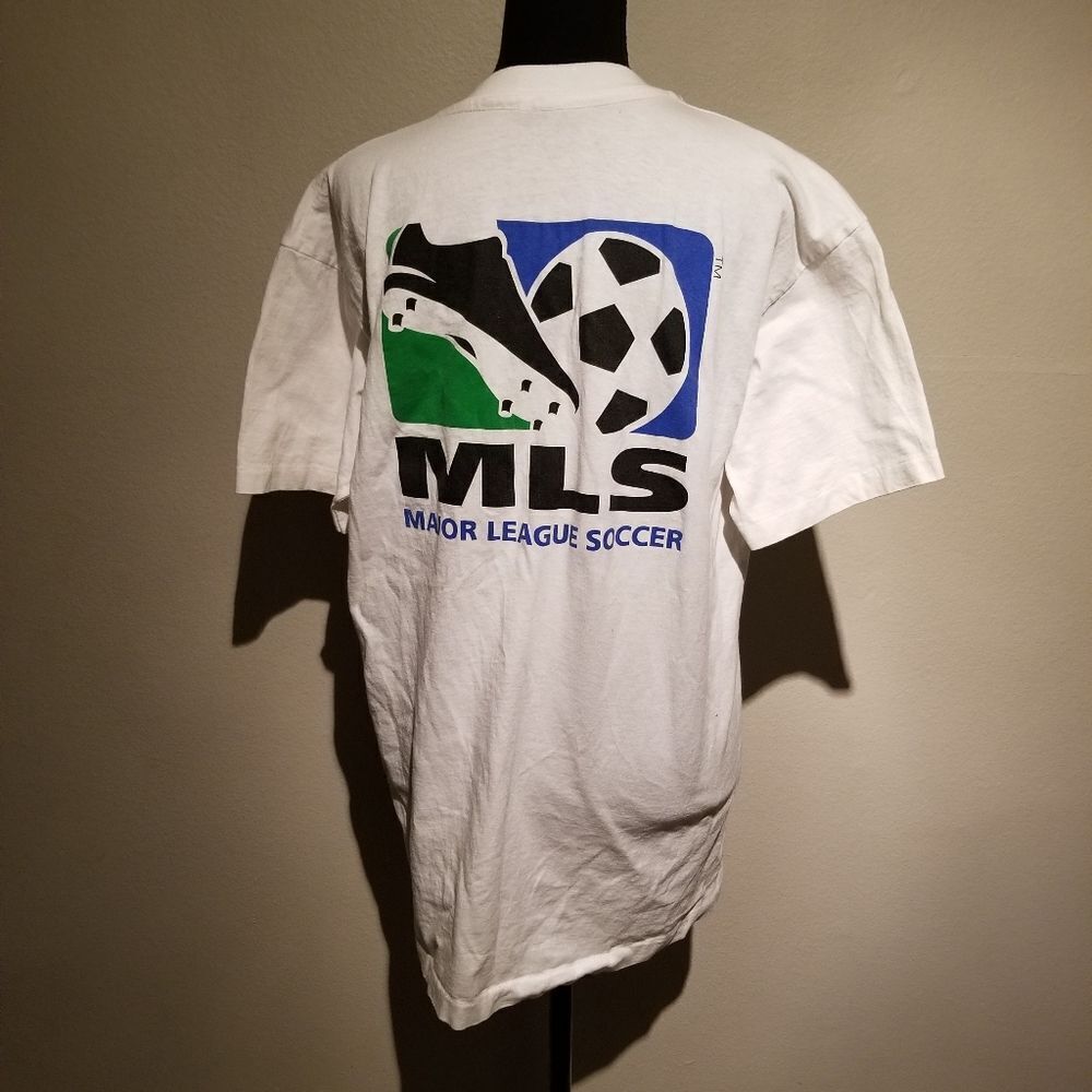 VINTAGE 90S MLS LA GALAXY AUTOGRAPHED T SHIRT  LARGE. B7